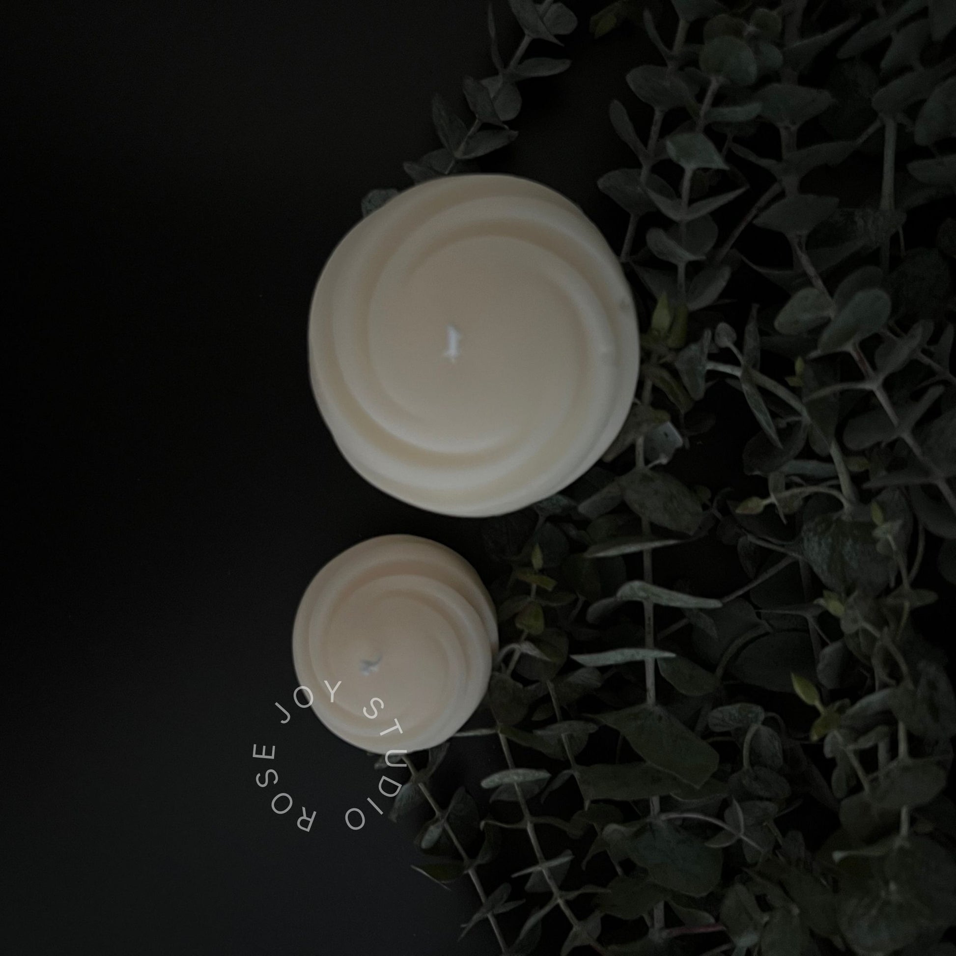 Circle wave candle made from 100% natural soy wax